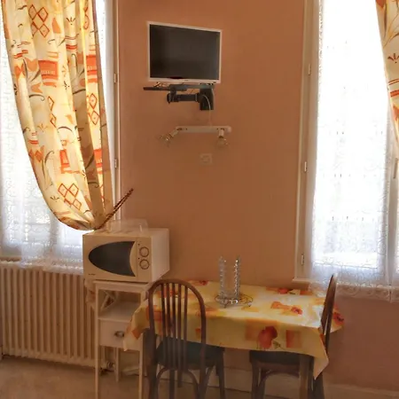 Confort A - 18 M² Avec Jardin アパート