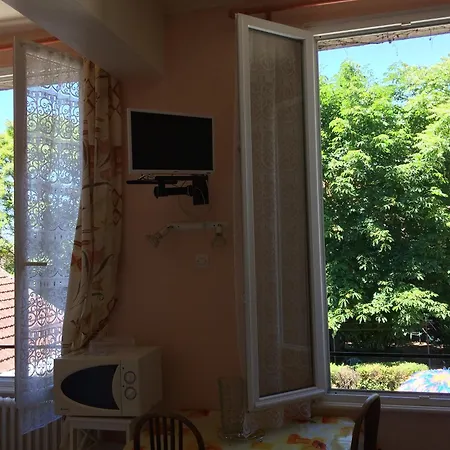 Appartement Confort à Néris-les-bains - 18 M² Avec Jardin *