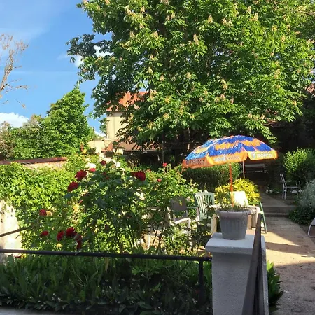 Appartement Confort à Néris-les-bains - 18 M² Avec Jardin Néris-les-Bains