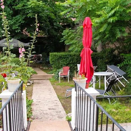 Appartement Confort à Néris-les-bains - 18 M² Avec Jardin